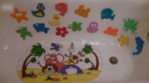 Особенности выбора детских мини-ковриков для ванной