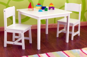 Выбираем деревянный детский стол
