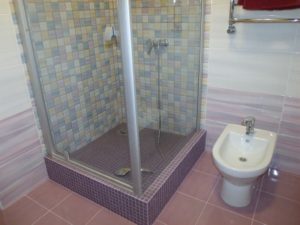 Душ в ванной без душевой кабины: тонкости оформления