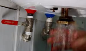 Как быстро слить воду с водонагревателя Ariston?