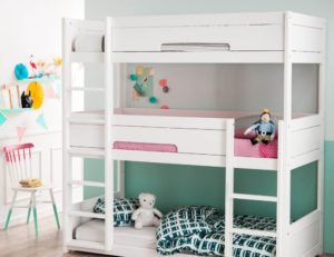Трехъярусные кровати для детей: виды, дизайн и советы по выбору