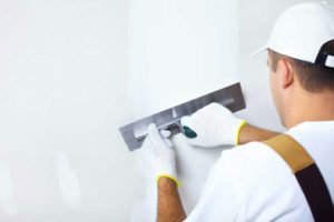 Стены под покраску: порядок выполнения ремонтных работ