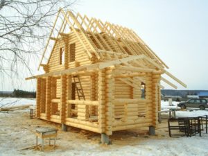 Как правильно построить дом из оцилиндрованного бревна?