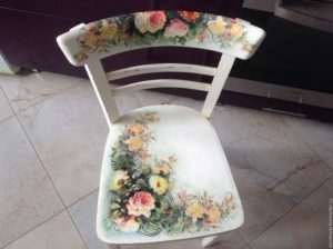 Декупаж стульев в разных дизайнерских стилях