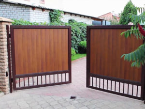 Как выбрать ворота с калиткой для дачи и частного дома