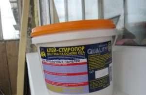 Клей для потолочной плитки: виды и нанесение