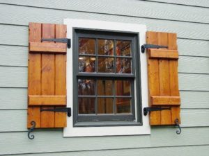 Деревянные ставни на окна: традиционные конструкции в современном оформлении дома