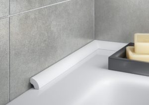 Плинтуса для ванных комнат: разнообразие выбора и тонкости монтажа