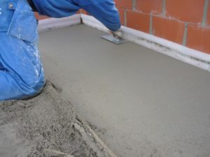 Цементно-песчаная стяжка: особенности выбора и заливки