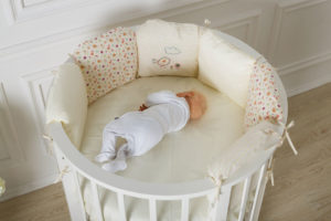 Выбираем овальные кроватки для новорожденных