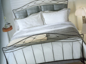 Особенности кованых кроватей Ikea