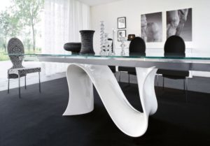 Круглые стеклянные столы – современная мебель в интерьере комнаты