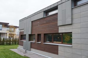 Красивые вентилируемые фасады из керамогранита: преимущества установки для загородных домов