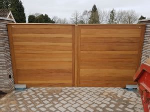 Деревянные ворота: особенности конструкций