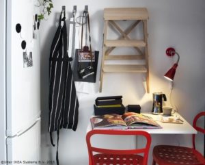 Складные стулья из Ikea – удобный и практичный вариант для комнаты