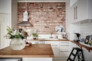 Кирпичная стена на кухне: особенности и интересные варианты