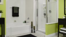 Душевая кабина в дизайне интерьера маленькой ванной комнаты