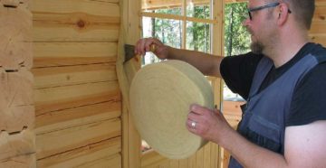 Утепление дома из бруса: межвенцовый материал для теплоизоляции изнутри