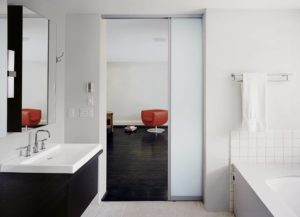 Раздвижные двери в ванную