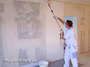 Нужно ли грунтовать стены перед покраской?
