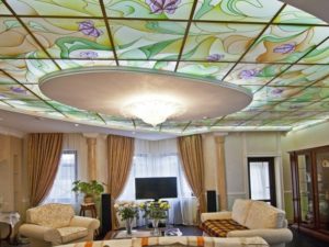 Стеклянный потолок в дизайне интерьера