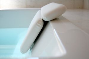 Подушки для ванны: особенности и разнообразие моделей