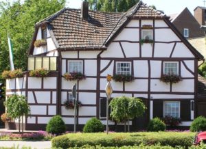 Дома в европейском стиле фахверк: преимущества и недостатки