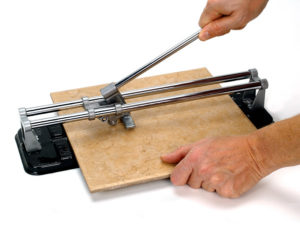 Как резать плитку плиткорезом?